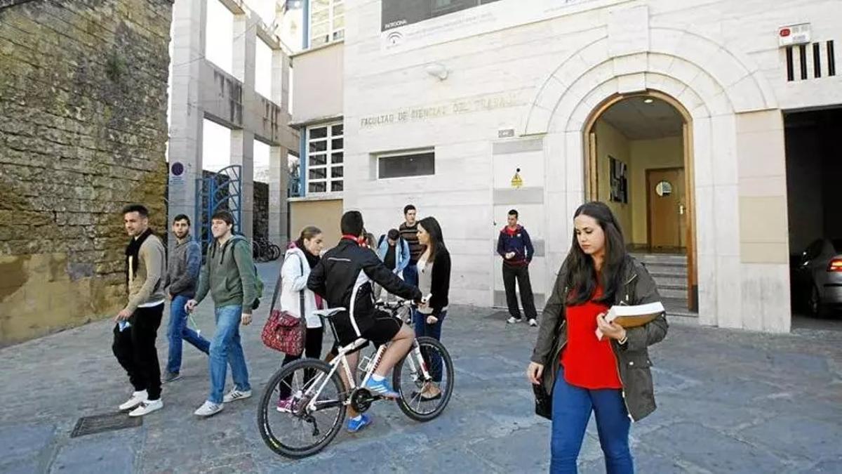 Estudiantes de la Facultad de Ciencias del Trabajo de la UCO.