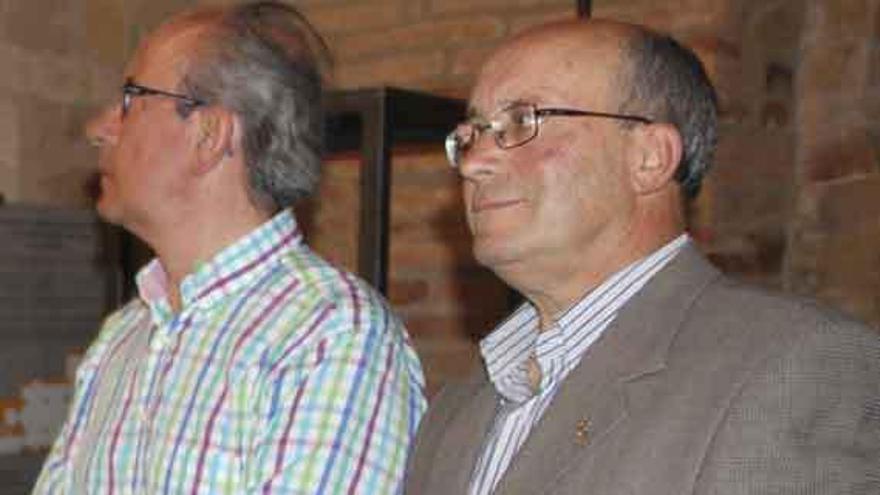 José Manuel Ramos, a la derecha, durante un acto en el Centro de los Beatos en Tábara.