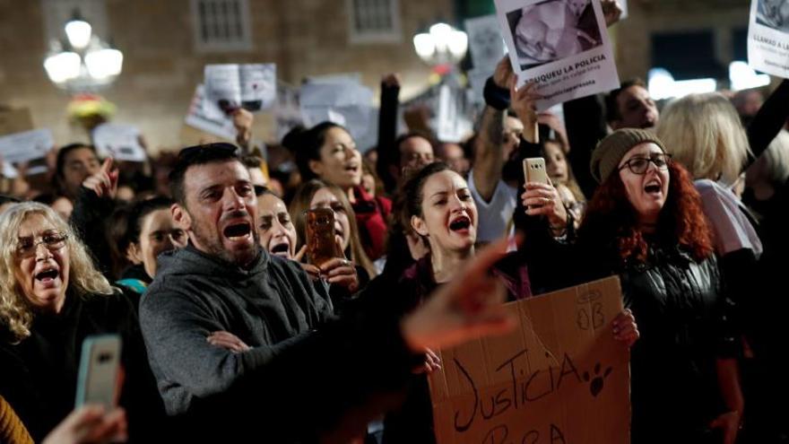 Los manifestantes con mensajes de &#039;Justicia para Sota&#039;.