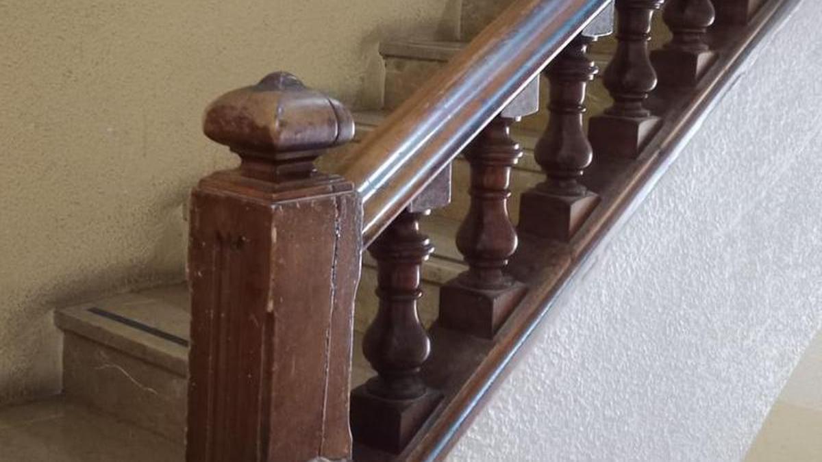 Escaleras del Juzgado de Paz.