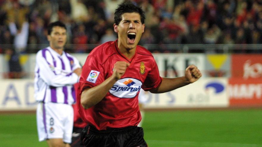 Luque celebra el gol al Valladolid que dio la salvación al Mallorca en su último partido de bermellón