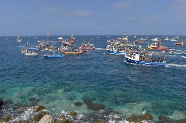 Procesión marítima de la Virgen del Carmen ...