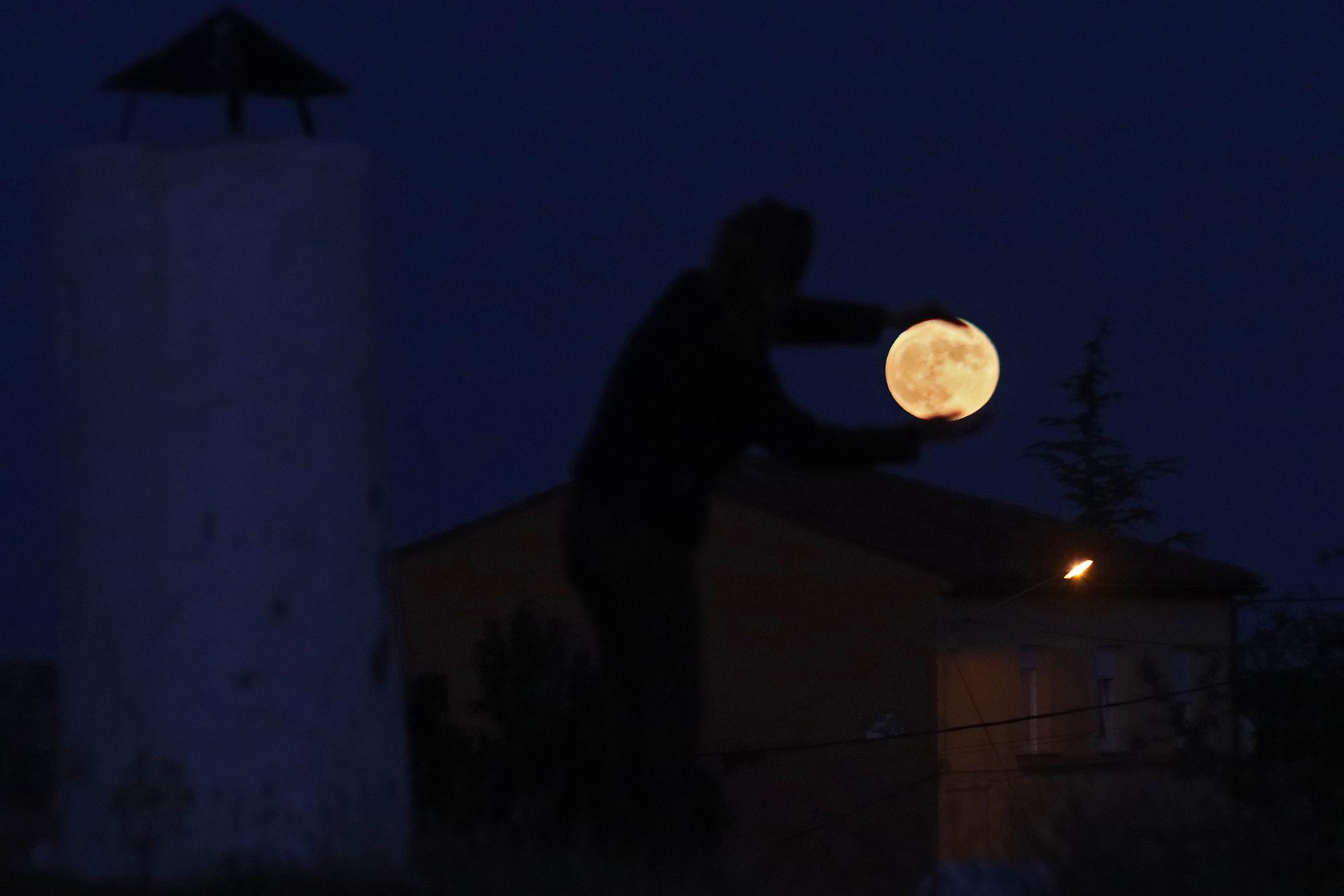 Galería: Así se vio la luna de fresa en Castilla y León