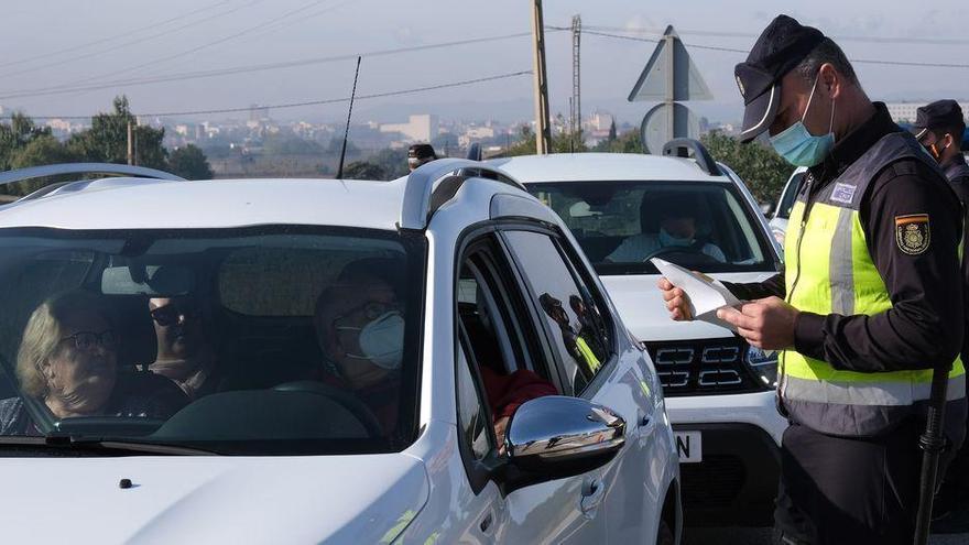 Las fuerzas de seguridad ven difícil controlar las reuniones en casa en la Comunitat Valenciana