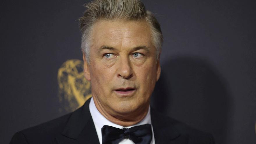 La familia de la fallecida Halyna Hutchins demanda a Alec Baldwin por negligencia