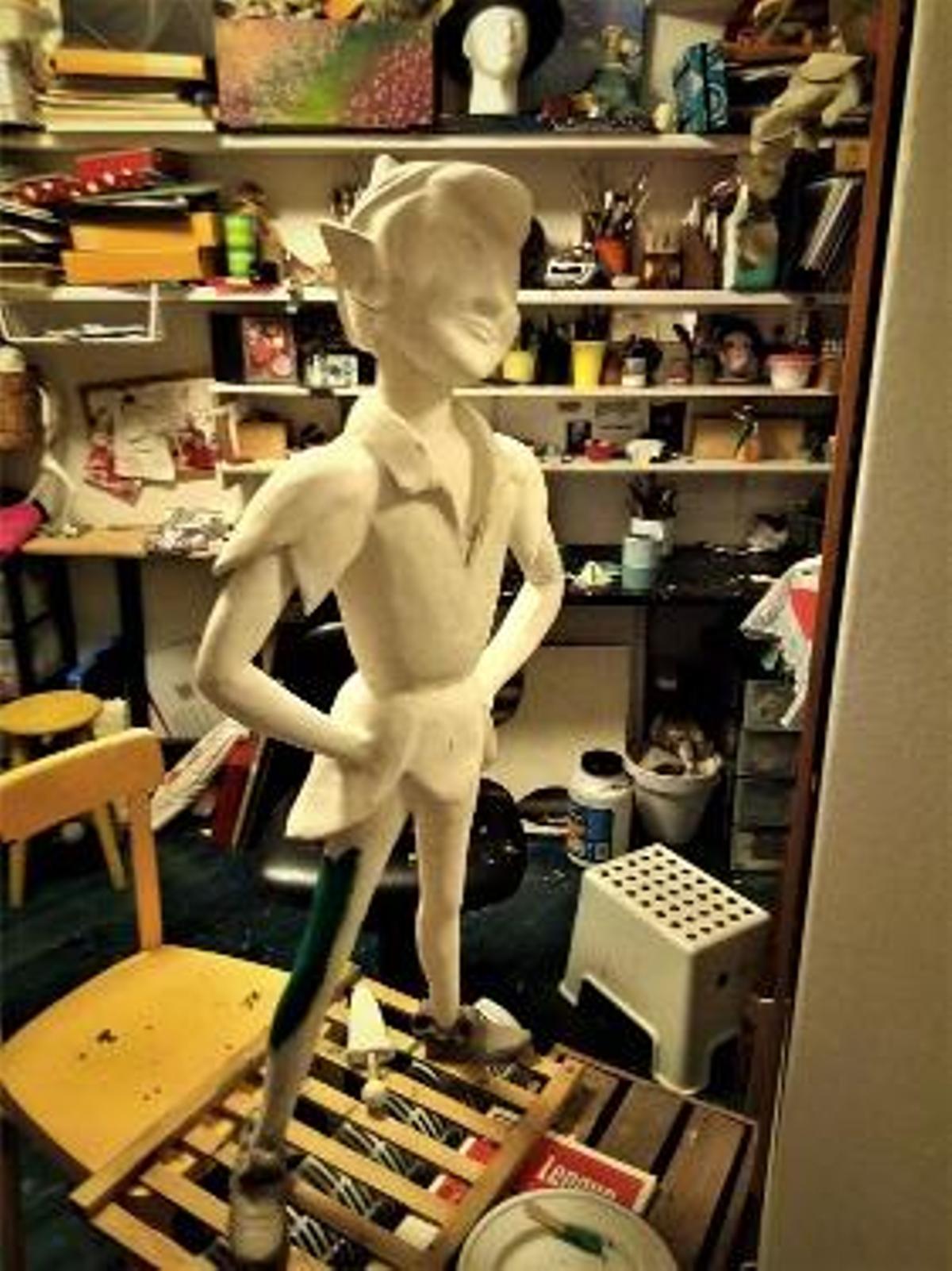 Antía Ferrer Lendoyro, artesana del papel y cartón piedra