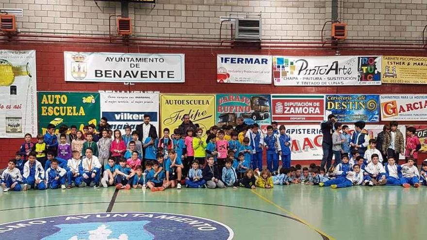 Más de cien niños participaron en el Torneo de Carnaval del At. Benavente