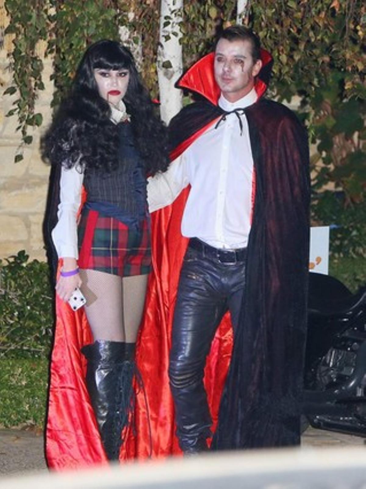 La cantante Gwen Stefani y su marido Gavin Rossdale se decidieron por un clásico de Halloween: los vampiros