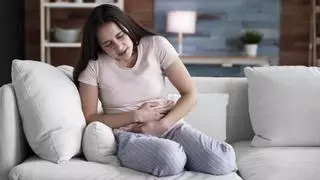 Qué es el SIBO: síntomas y tratamiento del síndrome digestivo que afecta a muchas mujeres