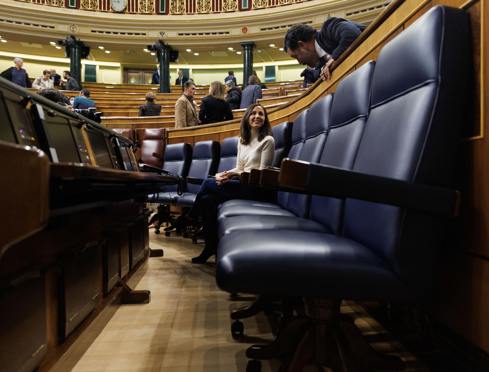 La ministra de Derechos Sociales y Agenda 2023, Ione Belarra, durante una sesión plenaria, a 9 de febrero de 2023, en Madrid (España). Durante el pleno, el Gobierno encara las primeras votaciones del año en el Congreso con sus dos socios enfrentados por l