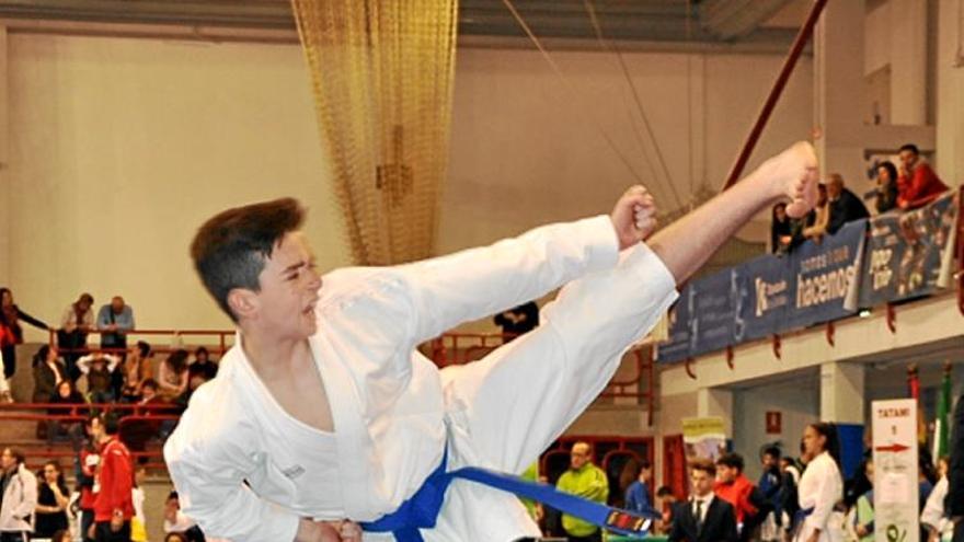 Enrique González se gana su plaza para el nacional de Karate