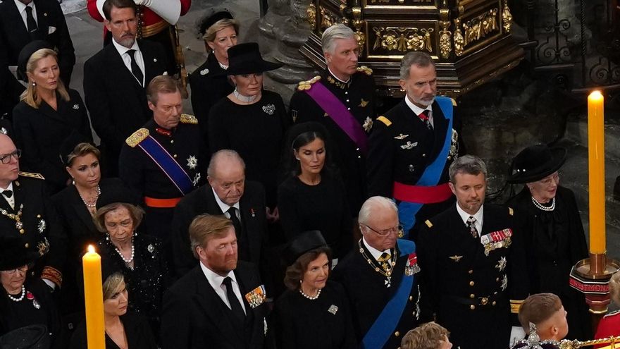 Els reis d&#039;Espanya i els emèrits, junts a l&#039;abadia de Westminster