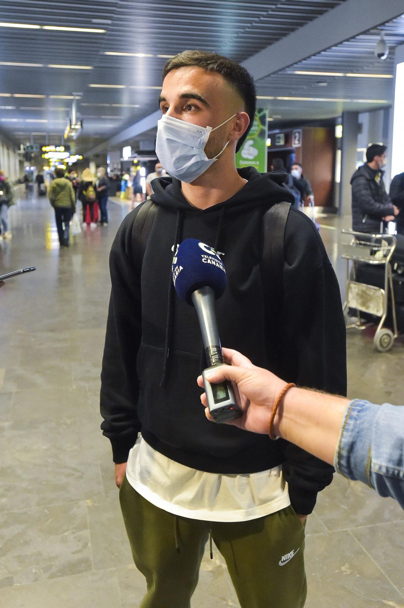 Llegada de Rober González, nuevo jugador de la UD Las Palmas, al aeropuerto de Gran Canaria