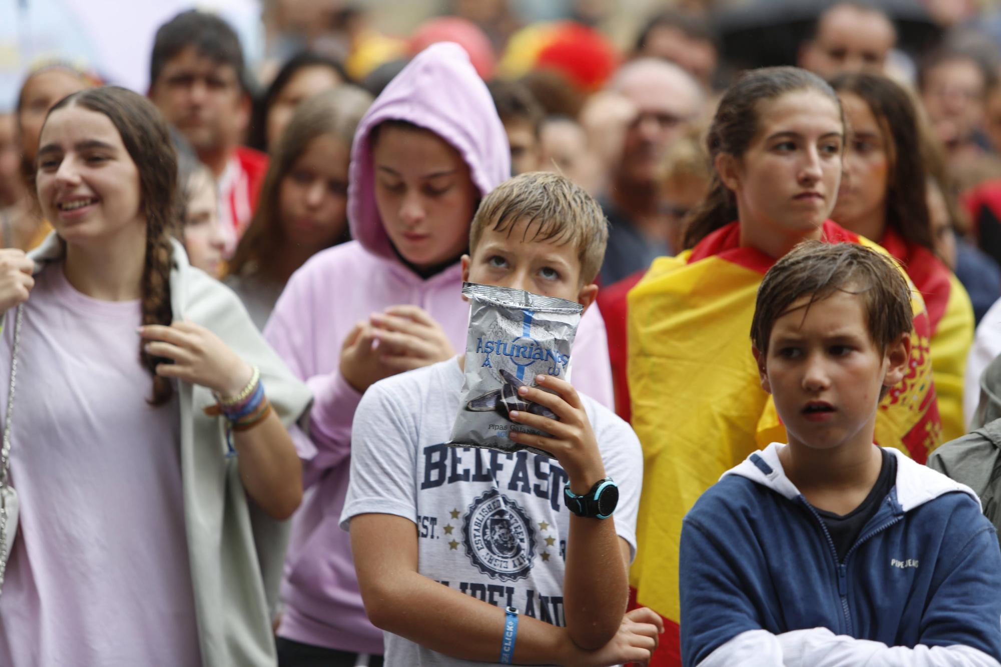 Gijón se vuelca (pese a la lluvia) animando a España en la final del Mundial de fútbol femenino