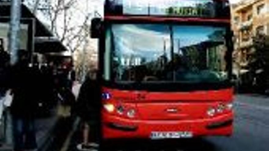 El PSOE pide una auditoría del autobús y una revisión de líneas