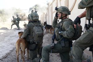 Fuerzas israelíes en las calles de la ciudad de Gaza.