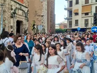 Centenares de niños participaron en la procesión del Corpus Christi