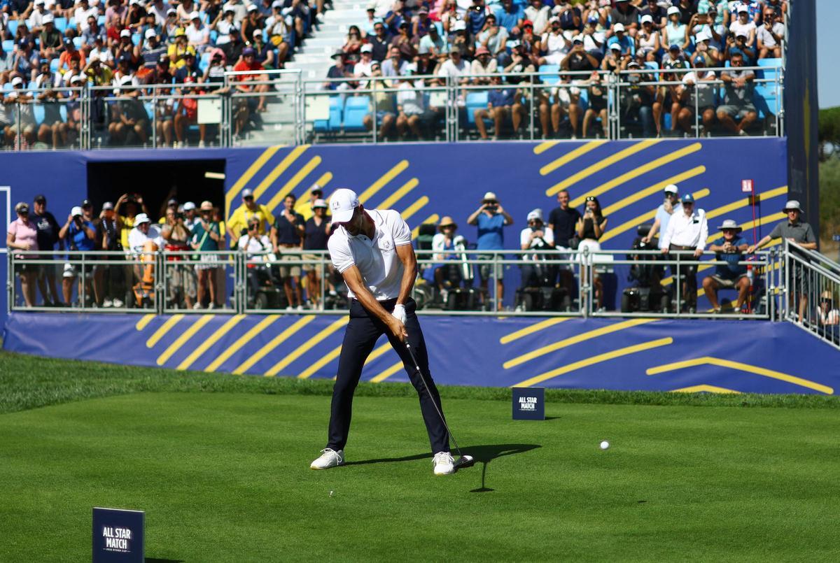 Djokovic demostró su  habilidad como jugador de golf