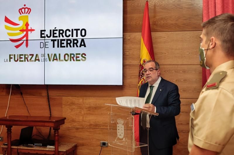 El Mando de Canarias entrega los primeros nombramientos de embajadores de la marca Ejército