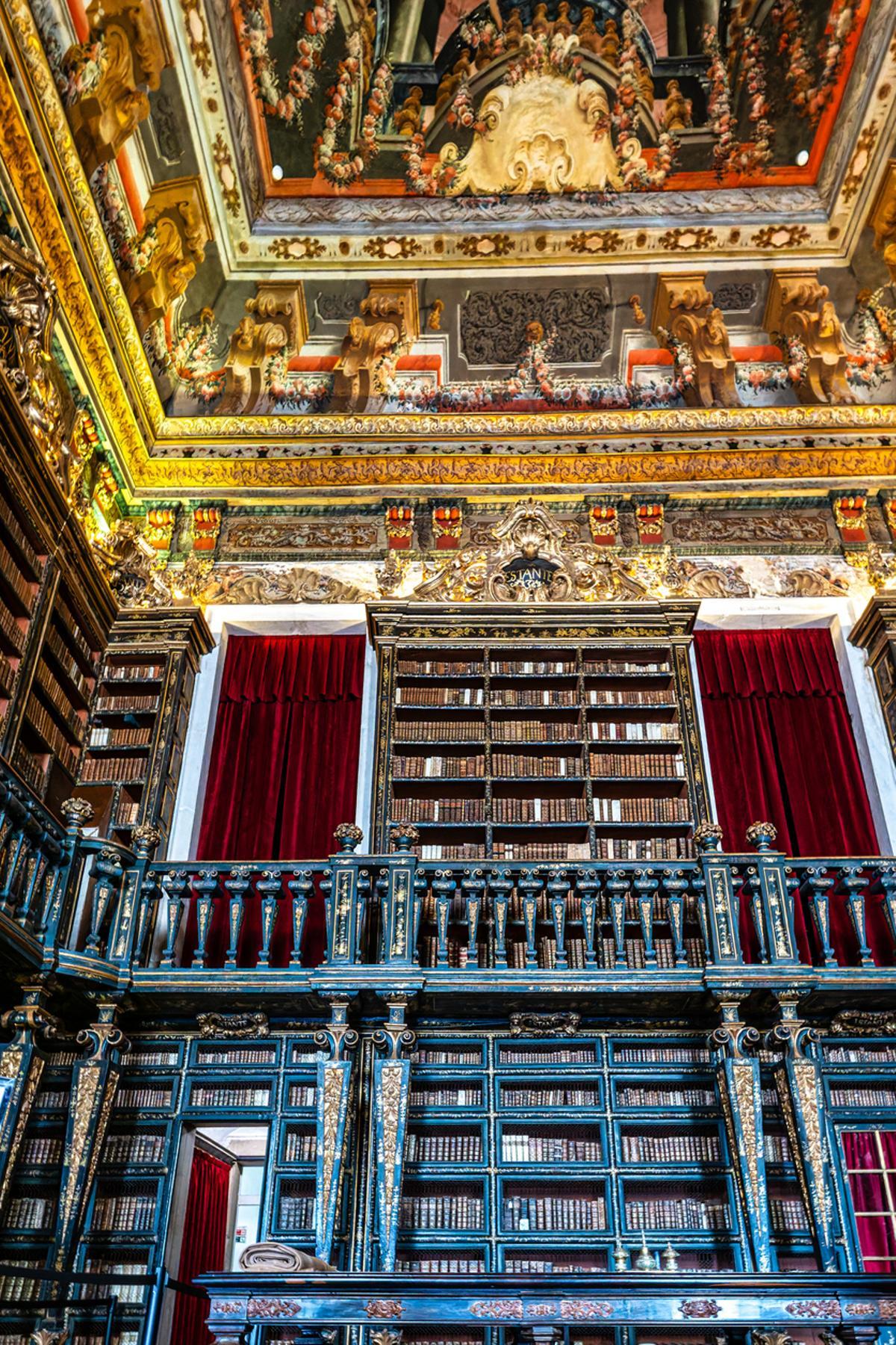 El interior de la Biblioteca Joanina