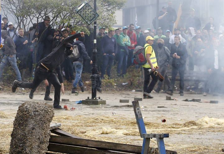 Violentos enfrentamientos en Bruselas entre policía y ganaderos