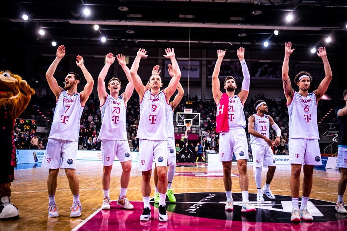 Los jugadores del Telekom Bonn, celebrando su primer puesto