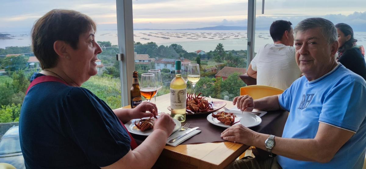 Jesús García Rama Sánchez de la Roda, disfrutando del almuerzo y las vistas en el hotel O Castro.