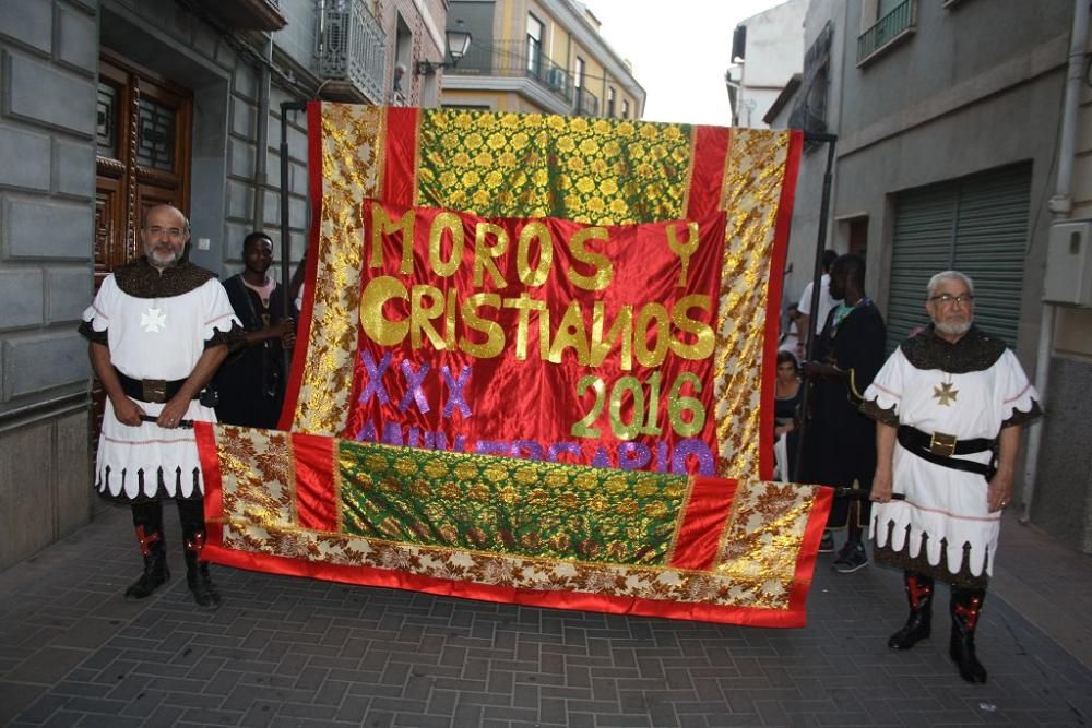 Los Moros y Cristianos de Jumilla cumplen treinta años con un espectacular desfile