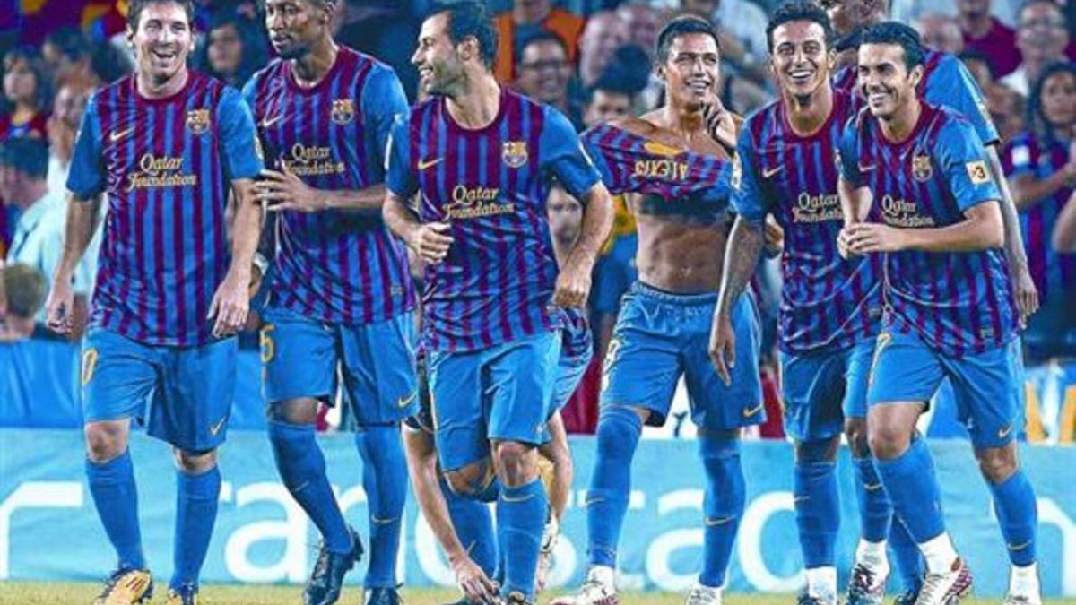 Messi, Keita, Mascherano, Alexis, Thiago y Pedro, tras el gol del delantero chileno, el lunes.