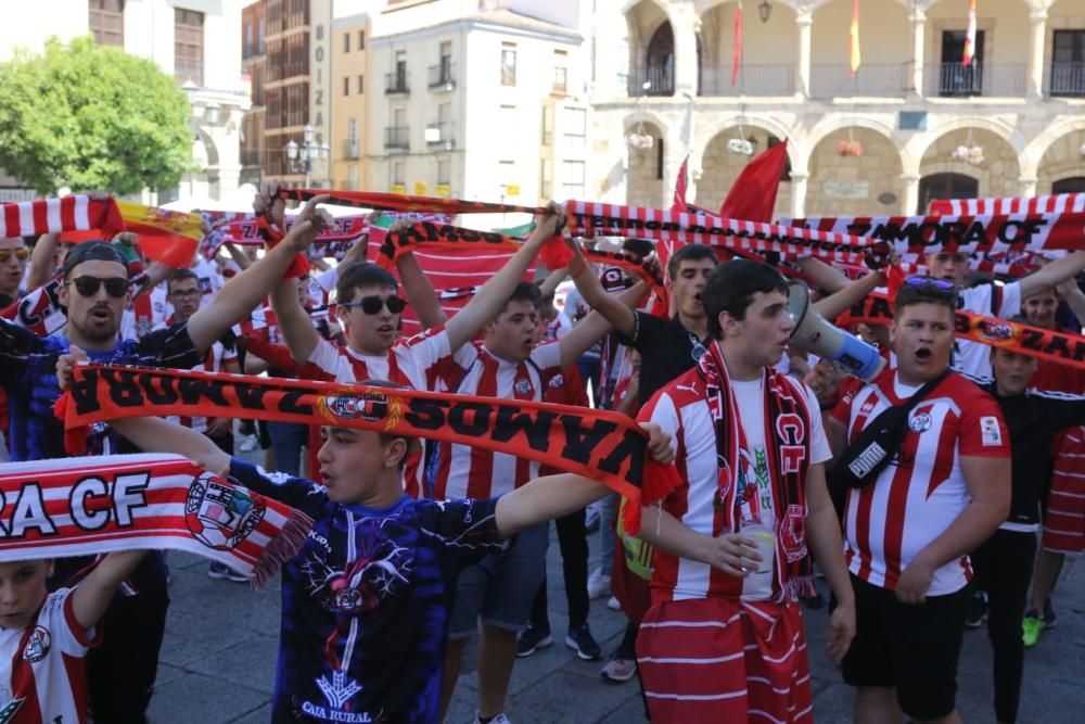 Espectacular ambiente previo al partido de play off Zamora CF - El Haro Deportivo