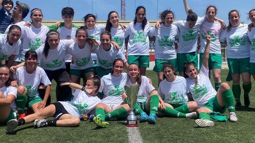 Las jugadoras del Racing Xàtiva tras proclamarse campeonas de su categoría.