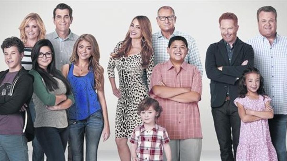 Imagen promocional de 'Modern family', con todo el elenco de protagonistas de la premiada telecomedia.