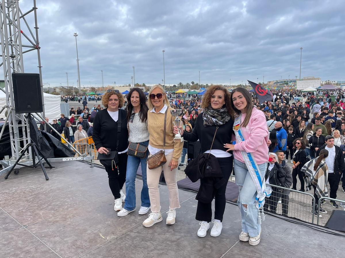 Uno de los grupos ganadores de los concursos de la jornada Uno de los grupos ganadores de los concursos de la jornada