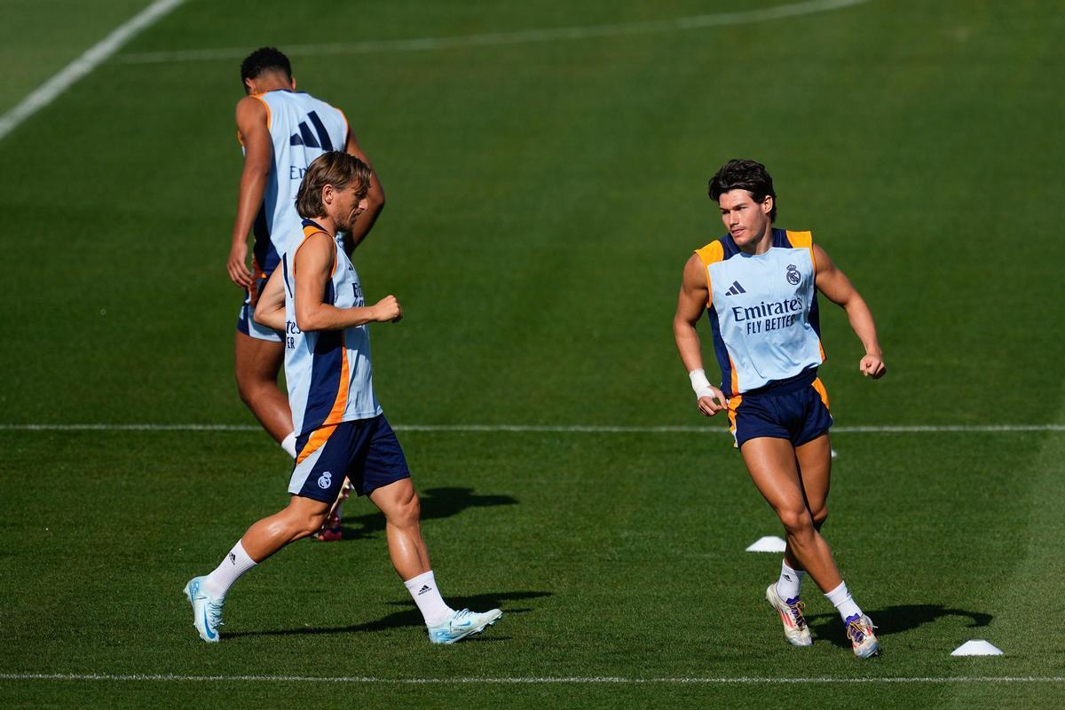 Luka Modric y Fran García, jugadores del Real Madrid, durante pretemporada.