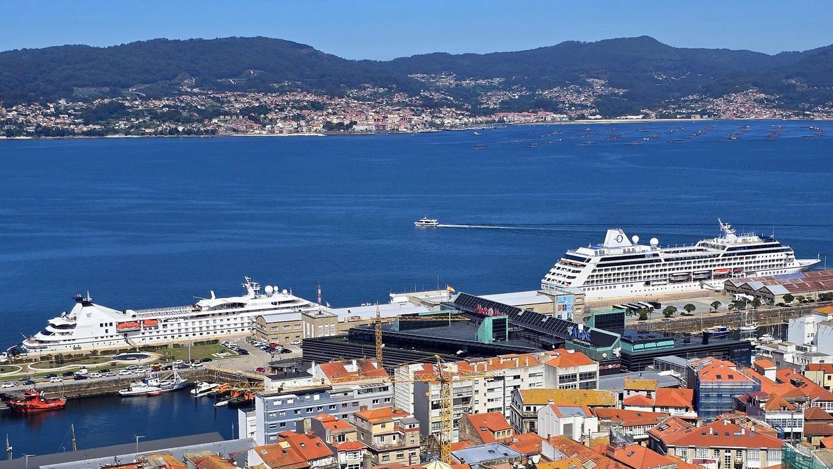 Vista de los cruceros «Star Legend» y «Nautica».
