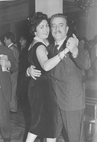 El poeta y escritor Celso Emilio Ferreiro y su esposa María Luisa, 1980, Magar.jpg