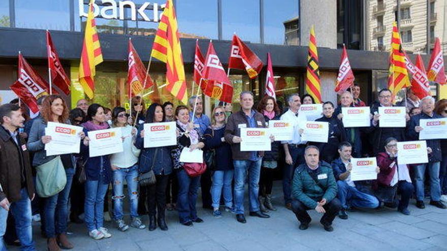 El sindicat CCOO s&#039;ha concentrat davant Bankia