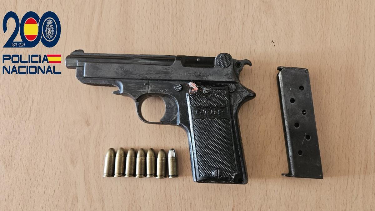 Cae una red de venta de droga en Oviedo: Una pistola, más de dos kilos de hachís y cocaína