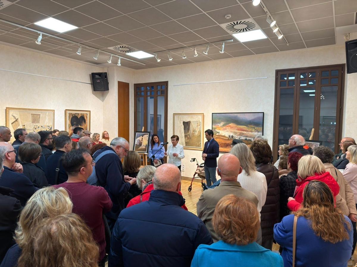 Sagredo, Milagro Ferrer, la teniente alcalde Segura durante el acto de inauguración de la exposición el pasado viernes en Gran Teatre de Paterna.