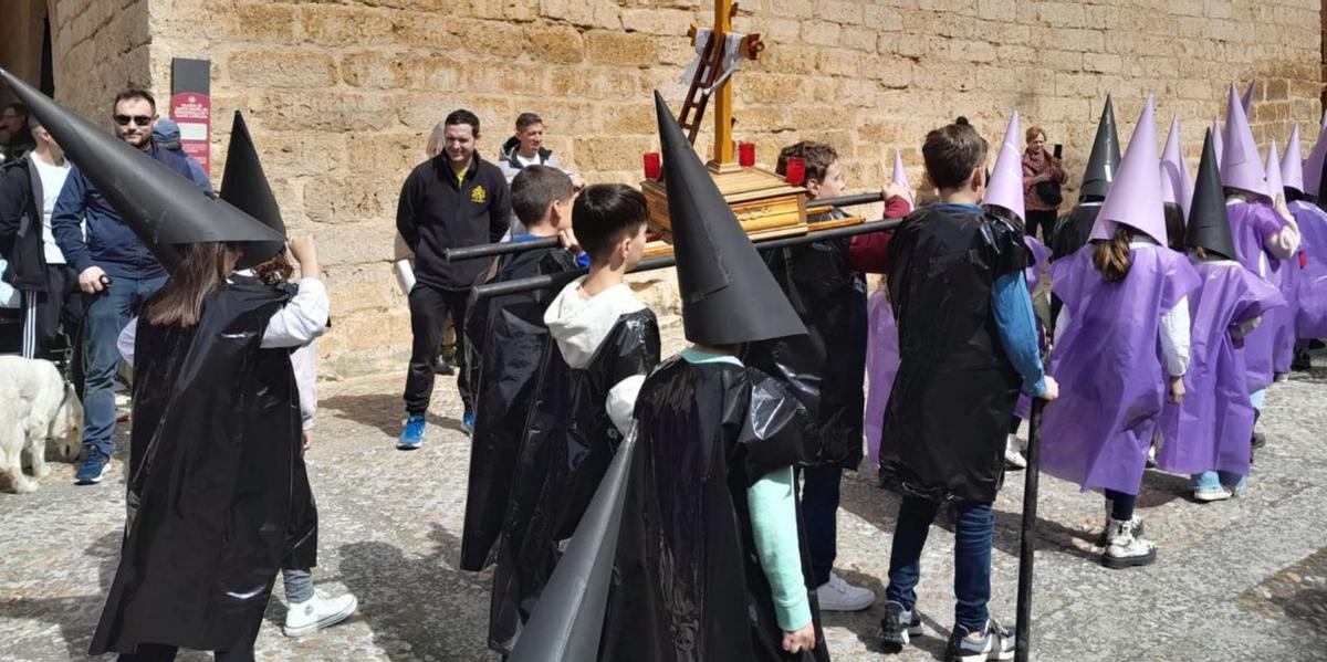 La &quot;Infancia Nazarena&quot; asegura el relevo generacional en la Semana Santa toresana