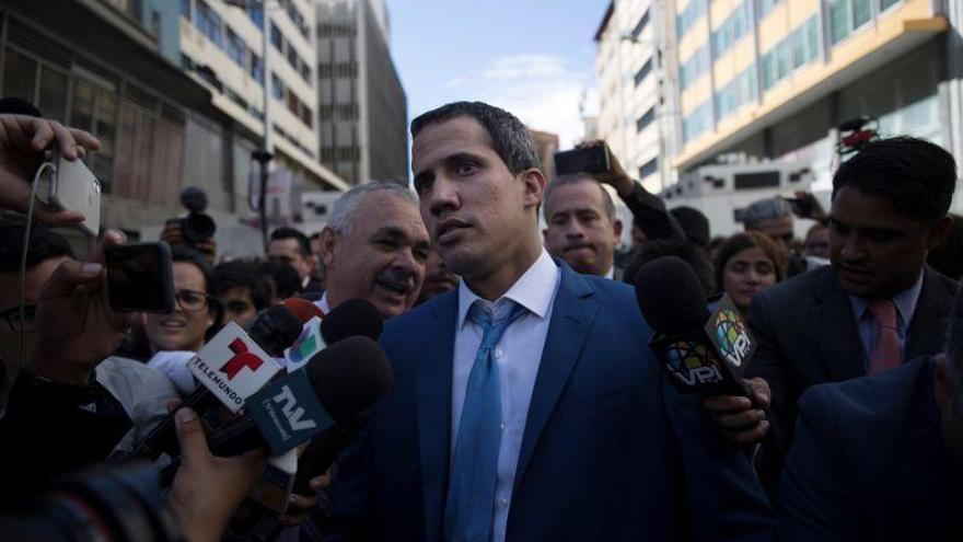 Guaidó intentará entrar este martes a la sede del Parlamento como presidente