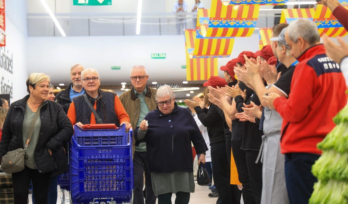 Emoción en la reapertura de Carrefour