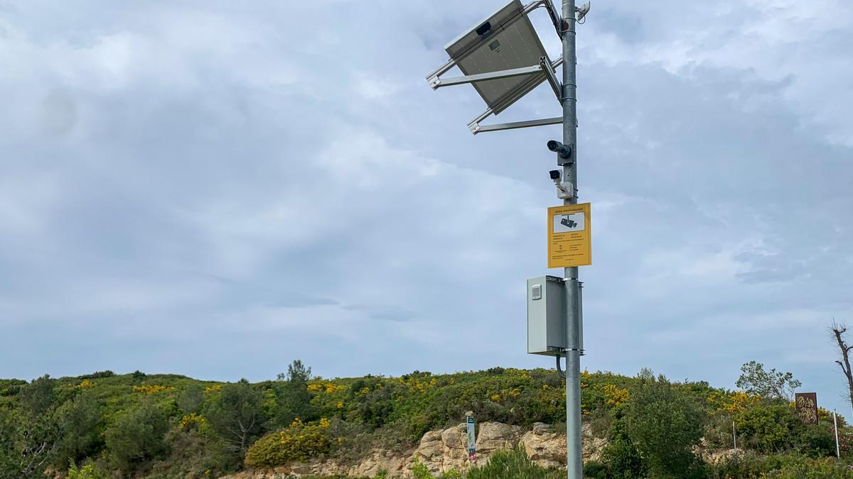 Punt de control amb càmeres de videovigilància per controlar l&#039;accés al Parc Natural del Cap de Creus