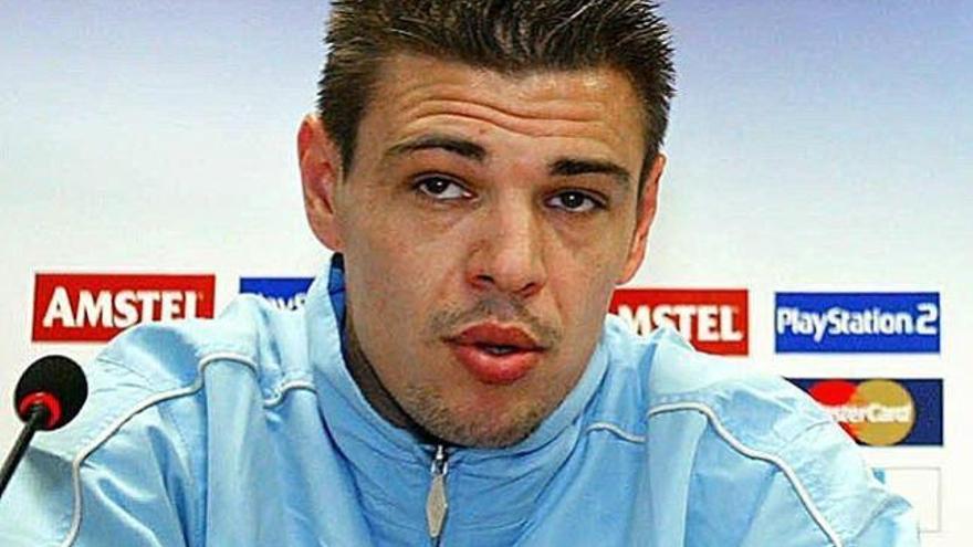 Savo Milosevic, en una rueda de prensa como jugador del Celta de Vigo