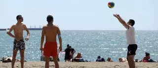 Orinar en el agua de la playa también está prohibido en Málaga