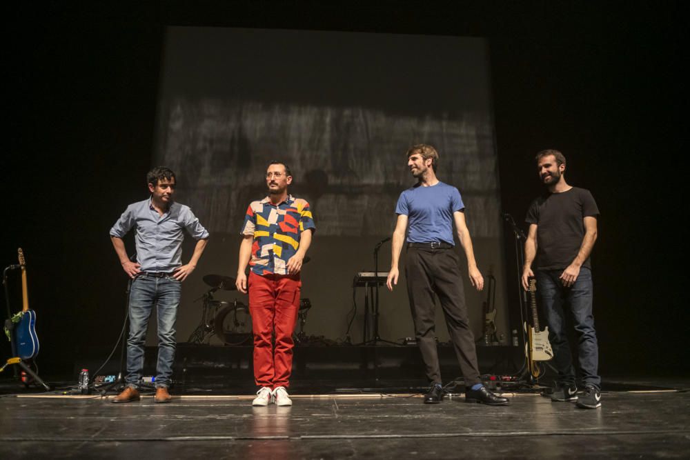 Els Manel posen dret el Kursaal en la presentació el seu últim treball