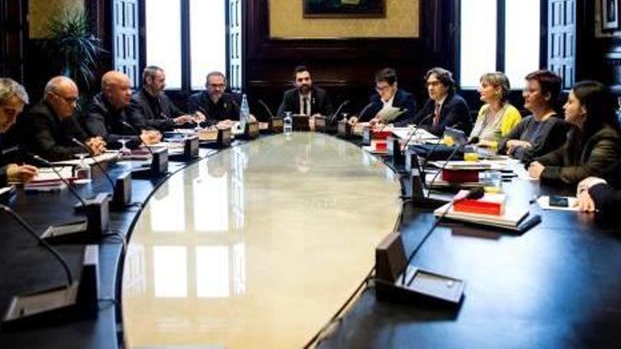 Roger Torrent va presidir la reunió de la mesa del Parlament d&#039;ahir, divendres