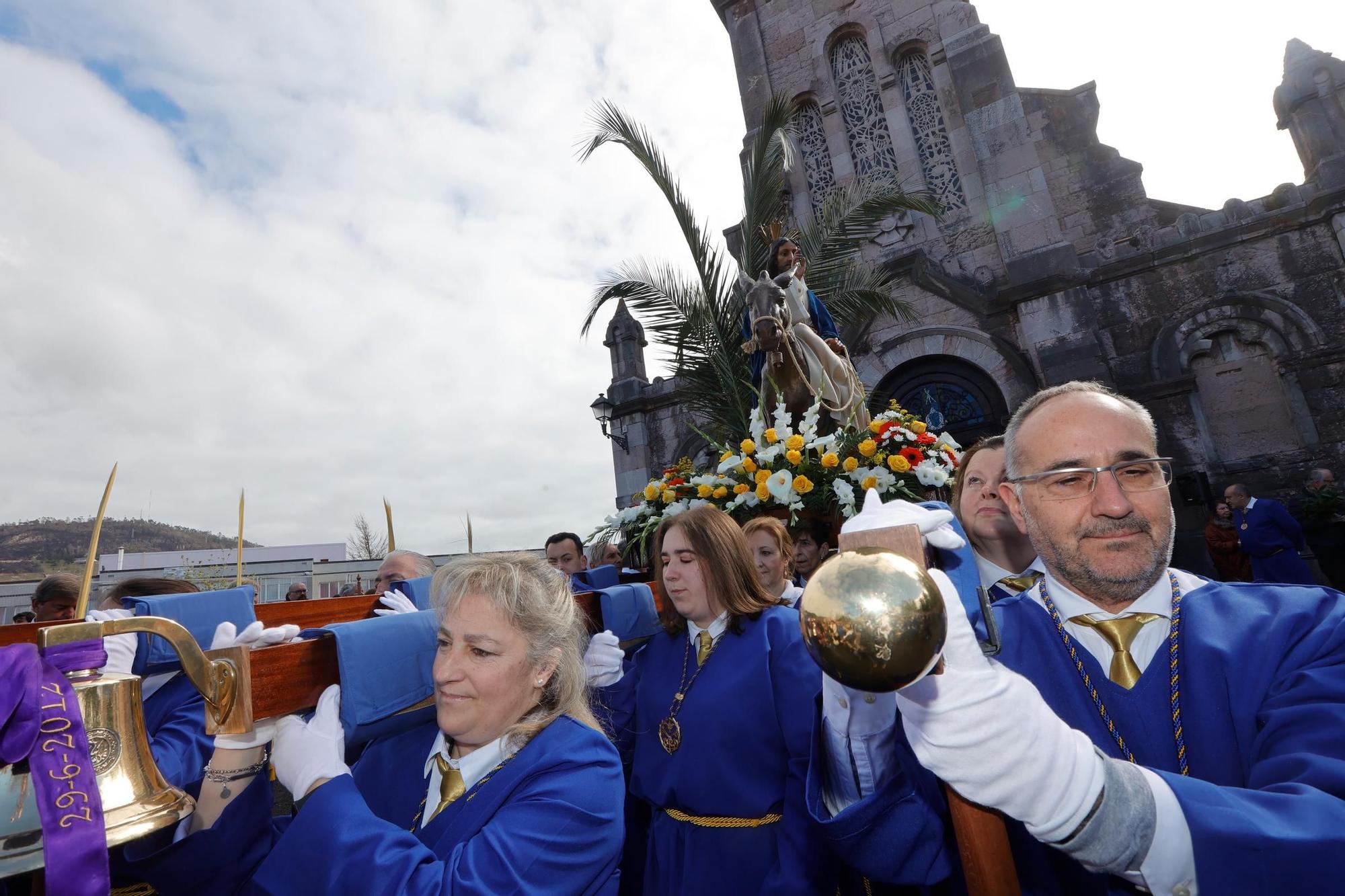 Procesión de La Borriquilla en San Pedro de los Arcos (Oviedo).
