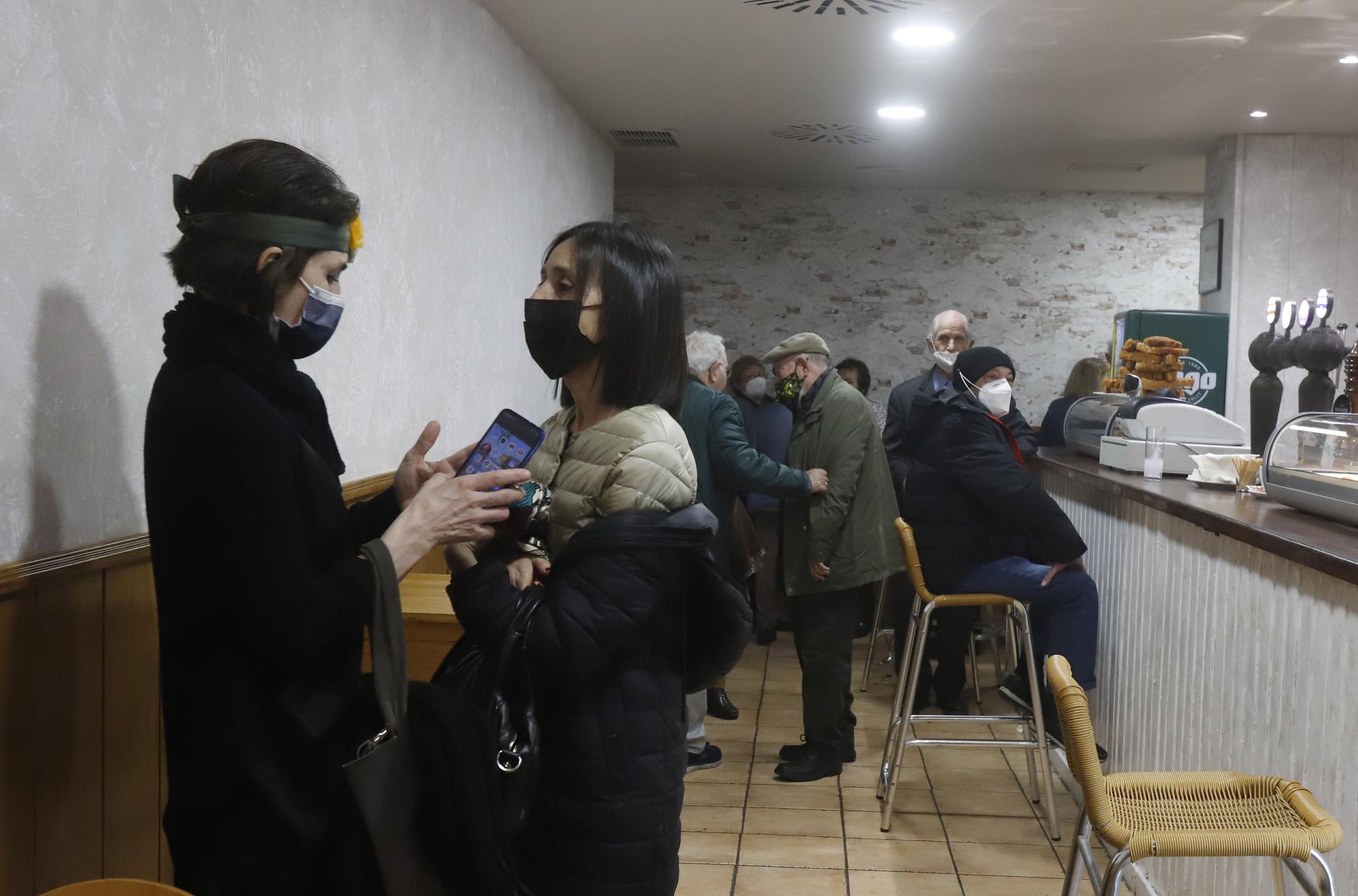 El Centro Soriano de Zaragoza vuelve a abrir su bar tras año y medio