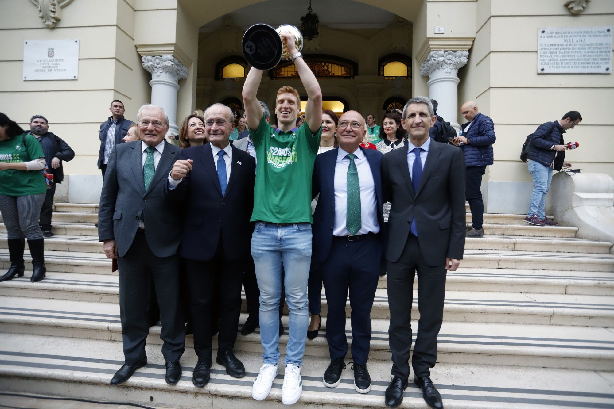 La fiesta del Unicaja, campeón de la Copa del Rey, por las calles de Málaga